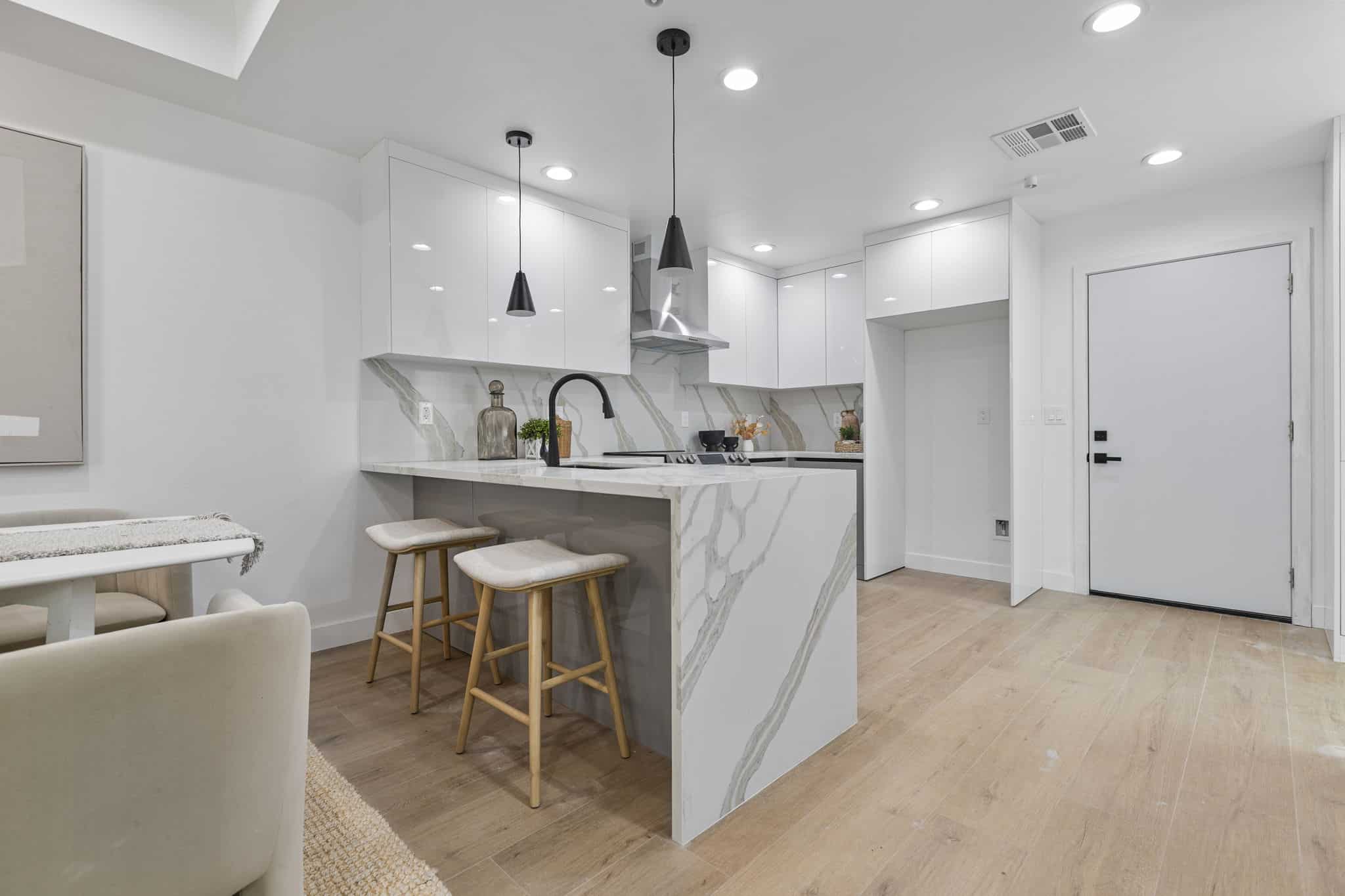 1010 W 23rd-010