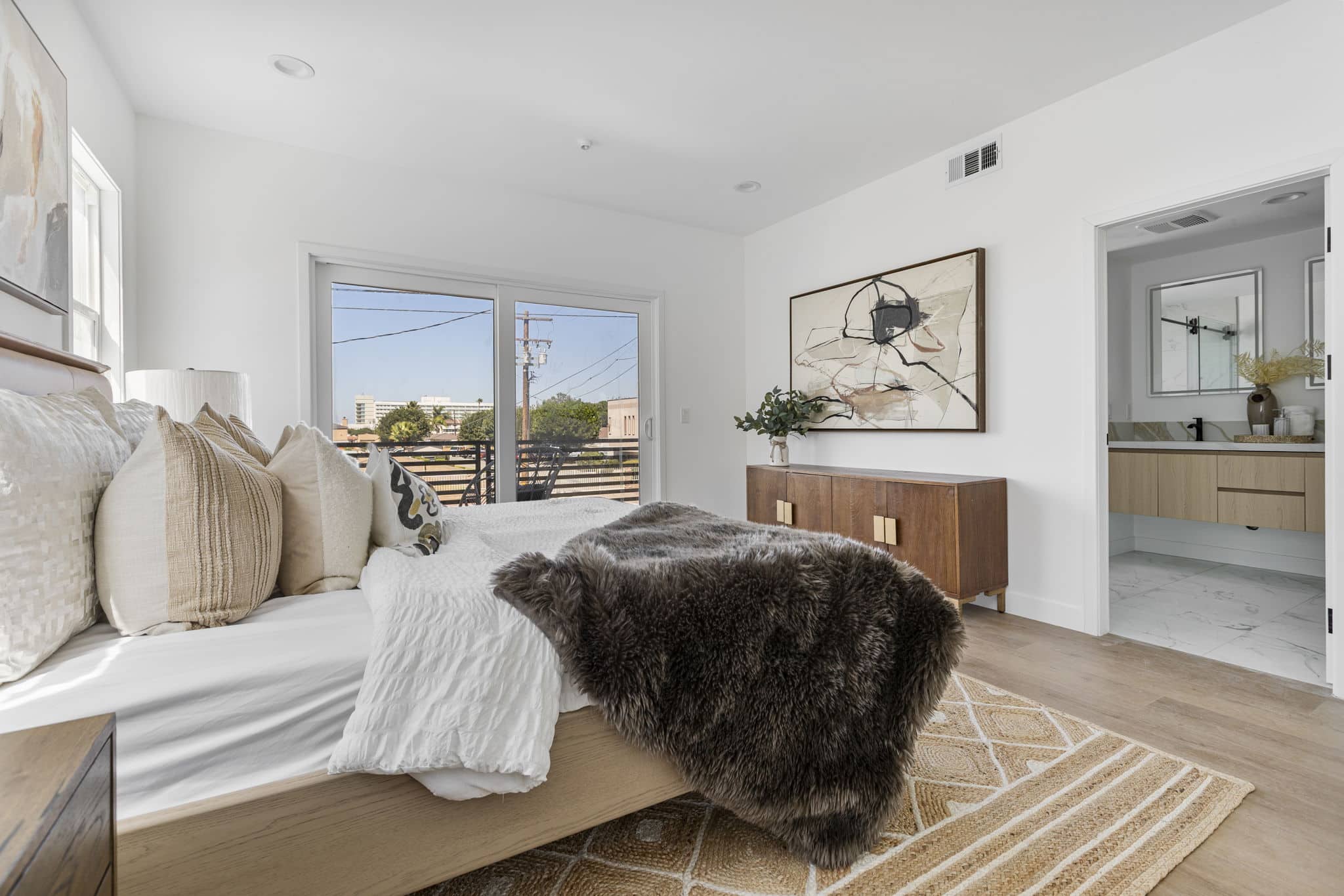 1010 W 23rd-019